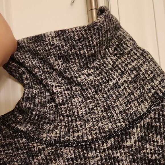 Postmark by Anthropologie Gray Sleeveless Cowlneck Shirt Top Size M - Picture 3 of 5